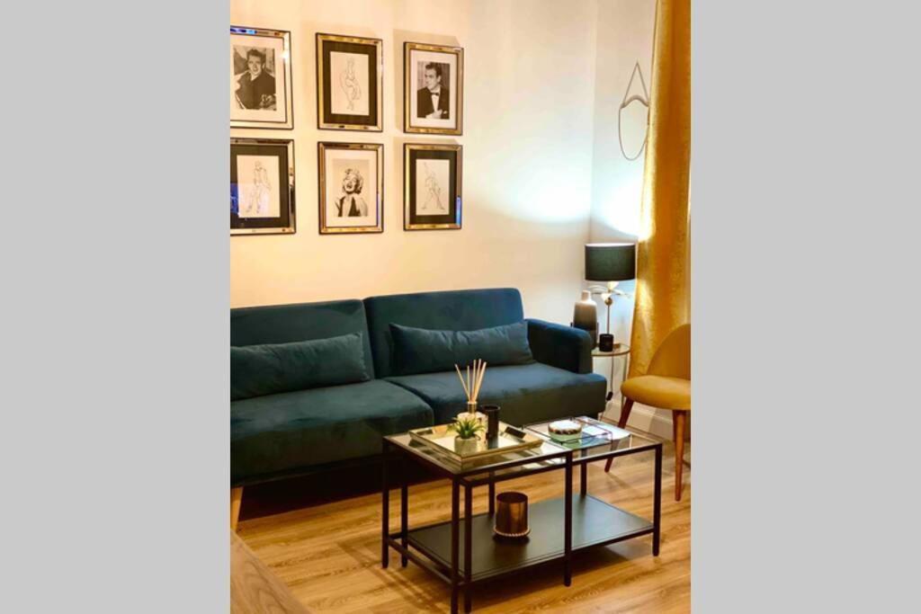 Luxury 1Bedroom Apartment Монс Екстериор снимка