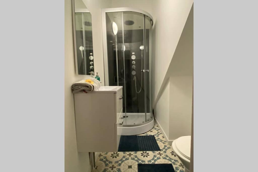 Luxury 1Bedroom Apartment Монс Екстериор снимка