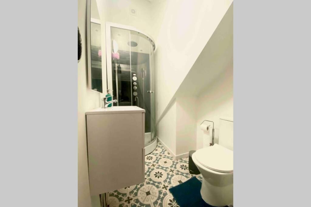 Luxury 1Bedroom Apartment Монс Екстериор снимка